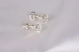 Сережки гвоздики з білого золота з мауссанітами S-0080 - мініатюра 5