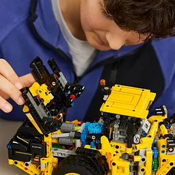 Конструктор LEGO Technic Колісний навантажувач Volvo L120 Electric 973 деталі (42209) - мініатюра 21