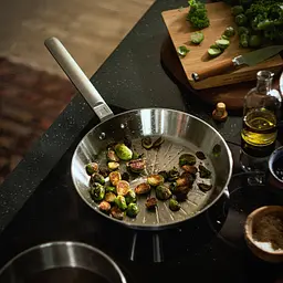 Пательня сталева Fiskars Norden (1067629) 28 см - мініатюра 9
