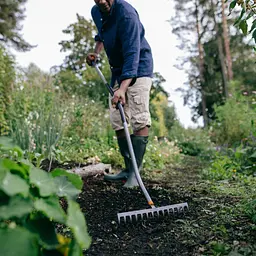 Граблі металеві S-ручка Fiskars Ergonomic (1077112) - мініатюра 4
