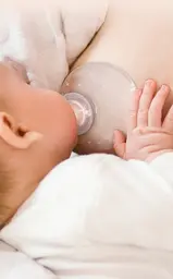 Накладки на груди для мами, що годує, захисні силіконові на соски для полегшення грудного вигодовування новонароджених дітей у футлярі Lindo блакитні - мініатюра 5