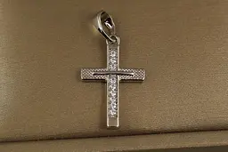 Хрестик Xuping Jewelry хрестик із доріжкою фіанітів по центру 2 см сріблястий