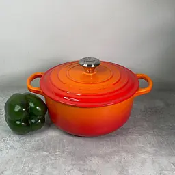 Каструля із кришкою Le Creuset Signature Cast Iron Round Casserole 21177240902430 24 см 4.2 л вогняна - мініатюра 2