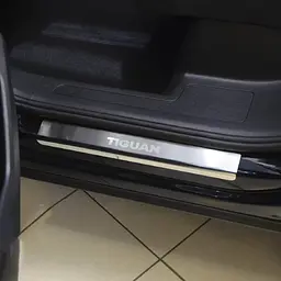 Накладки на пороги для Volkswagen Tiguan ALLSPACE 2016-2023 Нержавіюча сталь із загином та Логотипом 4 шт (Premium P-VW45) - мініатюра 3