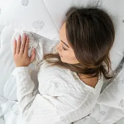 Подушка DREAM COLLECTION COTTON ЕКОНОМ 70x70 см (800 г) (чохол не стьобаний) (3-02674_00000) - мініатюра 6