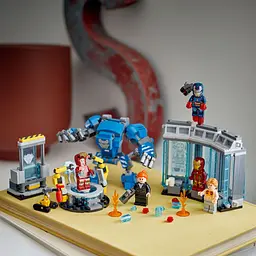 Конструктор LEGO Marvel Super Heroes Лабораторія Залізної Людини зал обладунків 384 деталі (76315) - мініатюра 3