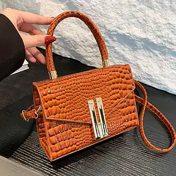 Жіноче кросбоді із золотистою фурнітурою Lilly P2-1801C коричнева - мініатюра 3
