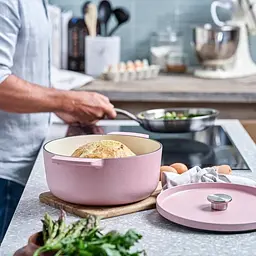 Каструля KitchenAid Cast Iron чавунна з кришкою 26 см 5.2 л суха троянда (CC007431-001) - мініатюра 7