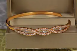 Браслет бенгл Xuping Jewelry Синусоїди 60 мм 8 мм на руку від 17 см до 19 см золотистий - мініатюра 2