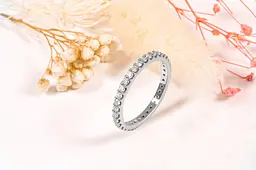 Каблучка з білого золота з фіанітами 18.5 К-0375 - мініатюра 4