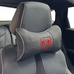 Подушка на підголівник з логотипом Dodge Екошкіра 3D Кольоровий лого Чорна-Сірий кант 1 шт