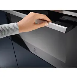 Мікрохвильова піч з грилем Electrolux EVM8E08X - мініатюра 3