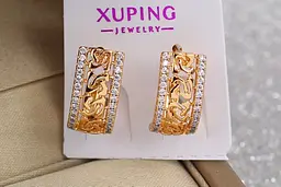 Сережки Xuping Jewelry абстрактний малюнок з доріжками з боків 1,5 см золотисті