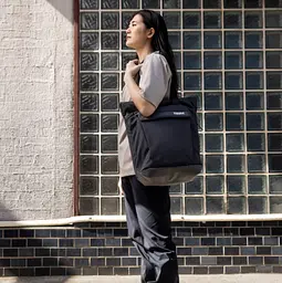 Сумка Paramount Crossbody Tote 22L PARATB-3116 Black Thule sum0028144 - мініатюра 6