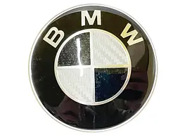 Емблема капота Bmw Бмв ф82мм (між штирями 56мм) Карбон ОЕМ 51148132375 - мініатюра 4