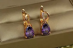 Сережки Xuping Jewelry Скандинавія з фіолетовим каменем 1,8 см золотисті - мініатюра 2