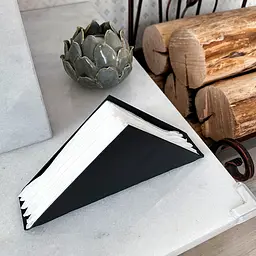 Серветниця металева Nice & Cozy Triangle L для серветок 16,5х16,5 см чорна - мініатюра 4