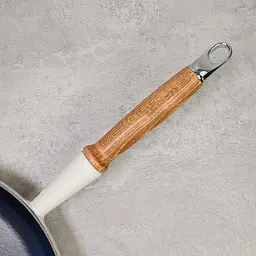 Сковорода универсальная Le Creuset Signature Frying Pan 28 см безе 20258287160422 - миниатюра 3