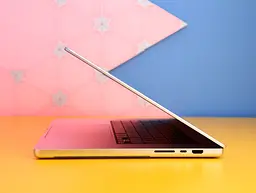 Ноутбук Apple MacBook Pro 16'' M5 Max 48/2TB Silver 2026 (MGE94) Б/У [175844] - мініатюра 2