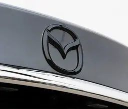 Емблема Mazda 105×84мм Чорна пластик (на скотчі та з 2 напрямними) (вир-во Завод) CH - мініатюра 3
