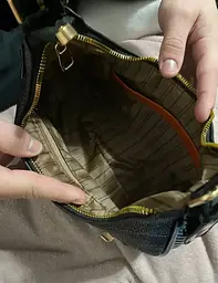 Сумка багет жіноча маленька через плече чорна лакова під рептилію (1509) - мініатюра 6