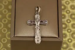 Хрестик Xuping Jewelry з розп"яттям і фіанітом по краям 3 см сріблястий