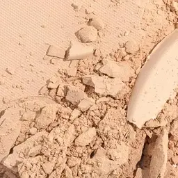 Матуюча пудра для обличчя Lumene Stay Luminous Matte Powder № 3, 10 г - мініатюра 3