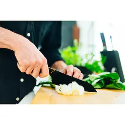Ніж Santoku Fiskars EDGE 17 см (1003097) - мініатюра 4