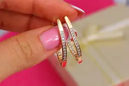 Сережки Xuping Jewelry дорожки стрелы с камнями с внешней и внутренней стороны 3 см золотисті - мініатюра 3