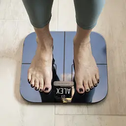 Ваги підлогові електронні Garmin Index S2 Smart Scale Black (010-02294-12) - мініатюра 2