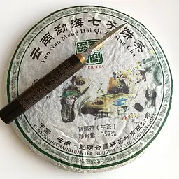 Шен Пуер Yun Nan Meng Hai Qi Zi Bing Cha 2017 року 357 г