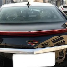 Емблема задня Cadillac срібло+ кольорова вставка 145х56мм пластик (на скотчі) - мініатюра 3