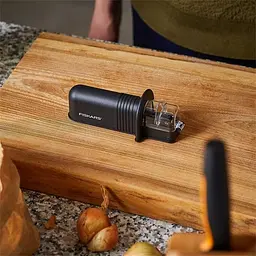 Точило Fiskars Essential Roll-Sharp Black 1065598 - мініатюра 4