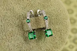 Сережки кільця Хuping Jewelry Чарівність з квадратним зеленим каменем 1,9 см сріблясті