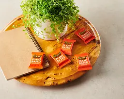 Шоколадні цукерки Reese's Plant-Based Peanut Butter Cup Minis 127г - мініатюра 4