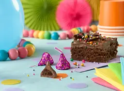 Шоколадні цукерки Hershey's Kisses Rainbow Brownie Flavored Candy 255г - мініатюра 7