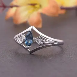 Каблучка з білого золота з топазом London Blue 18 K-0136