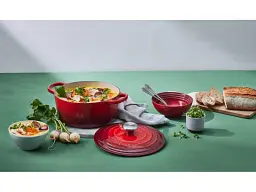 Каструля Le Creuset Signature Cast Iron Round Casserole 20 см Cerise (21177200602430) - мініатюра 7