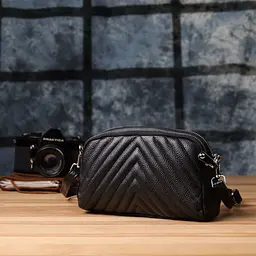 Стильна сумка прошита трикутниками із натуральної шкіри Vintage 22909 чорна - мініатюра 10
