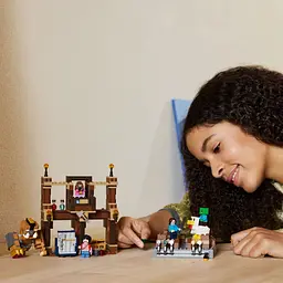 Конструктор LEGO Minecraft Бійцівський ринг у лісовому маєтку 491 деталь (21272) - мініатюра 11