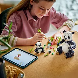 Конструктор LEGO Creator Дикі тварини сімейство панд 626 деталей (31165) - мініатюра 5