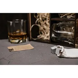 Подарунковий набір віскі Whiskey Stones з камінням для віскі в дерев'яному пеналі №3 + декантер і 2 склянки + щипці + мішечок - мініатюра 5