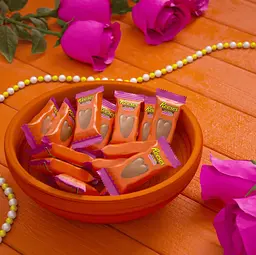 Шоколадні цукерки Reese's Valentine's Day Milk Chocolate Peanut Butter Hearts Candy 272г - мініатюра 4