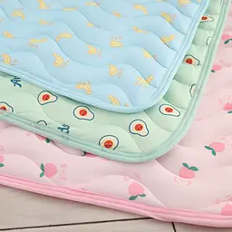 Літня підстилка, що охолоджує Derby Ice Silk Summer Pet Cooling Mat Bananas 55х70 см - мініатюра 8