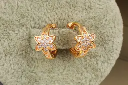 Сережки дитячі Xuping Jewelry квіточка з фіанітами довжина 1.3 см золотисті - мініатюра 2
