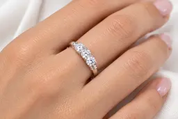 Золота каблучка з трьома діамантами К-0835 20.5 - мініатюра 4