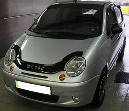 Дефлектор капоту мухобійка для Daewoo Matiz 1998-2008 з заходом на фари Євро Кріплення (Vip Tuning) DW01 - мініатюра 3