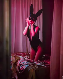 Блискуча маска кролика Leg Avenue - Glitter masquerade rabbit mask, чорний - мініатюра 2