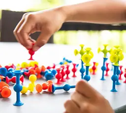 Конструктор на мініприсосках Fat Brain Toys MiniSquigz F107ML 75 деталей - мініатюра 6
