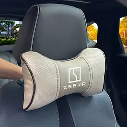 Подушка на підголівник з логотипом Zeekr Екошкіра 3D Кольоровий лого Бежева-Коричневий кант 1 шт